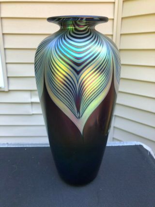 Stunning Signed Stuart Abelman Iridescent Pulled Feather Vase 1983