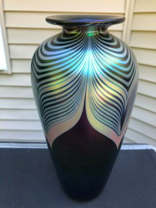 Stunning Signed Stuart Abelman Iridescent Pulled Feather Vase 1983 3