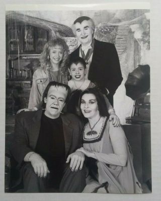 1988 Vintage The Munsters Today Press Photo Lee Meriwether Goth Vampire