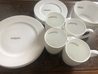 Mikasa Ellis 16 Piece Set.  Dinner & Salad Plates,  Cereal Bowls,  & Cups