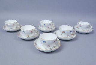 Antique Set 6 Meissen Hand Painted Scattered Flowers Porcelain Teacups & Saucers