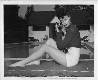 Ava Gardner Rare Barefoot Glamour Pose By Pool Siamese Cat Photo 1946