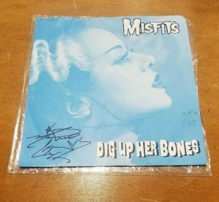 Misfits Dig Up Her Bones 7 " Blue Lp Signed By Michael Graves On Lp Too Vg,  Shape