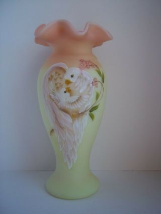 Fenton Glass Burmese Dove Bird & Baby In Heart Vase 2007 Gift Shop Exclusive