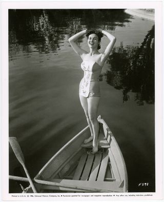 Barefoot Bathing Beauty Gia Scala Posing On Boat 1956 Vintage Pin - Up Photograph