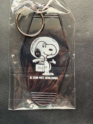 Sdcc 2019 Exclusive Snoopy Peanuts Apollo Lauch Team Keychain