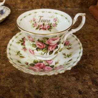 8 Out Of 12 Royal Albert Flowers Of The Month Series Tea Cups And Saucers 5