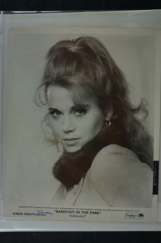 Unique Jane Fonda Autographed Signed " Barefoot In The Park " Photo [y8 - W6 - A8]