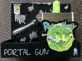 Sdcc 2017 Rick And Morty Chrome Portal Gun Comic - Con Exclusive Ucc Distributing