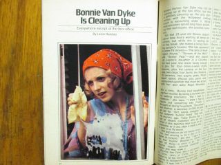 Nov - 1975 Tv Guide (bonnie Van Dyke/robert Redford/cher/sally Struthers/david Soul