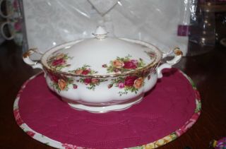 Royal Albert/england " Old Country Roses " Covered Tureen.