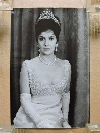 Gina Lollobrigida With A Tiara Busty Candid Portrait Photo 1962 Venere Imperiale