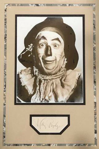 RAY BOLGER PHOTO & AUTOGRAPH - SCARECROW FROM THE WIZARD OF OZ 3
