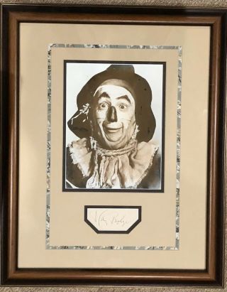 RAY BOLGER PHOTO & AUTOGRAPH - SCARECROW FROM THE WIZARD OF OZ 8