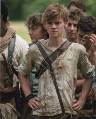 Thomas Brodie Sangster Maze Runner Autographed Signed 8x10 Photo J2