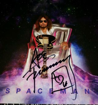 KISS ACE FREHLEY SIGNED SPACEMAN 2019 POSTER SETLIST GUITAR PICK CD STICKER SWAG 2