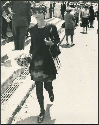 1970’s Photo Audrey Hepburn Superstar Actress In Italy Paparazzi Shot