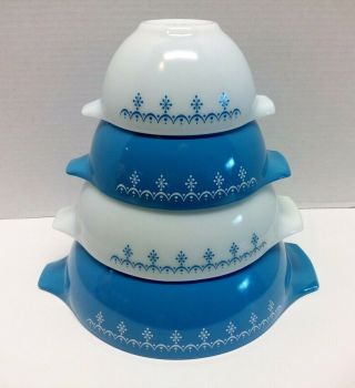Vintage Set Of (4) Pyrex Glass Snowflake Blue Garland Cinderella Nesting Bowls
