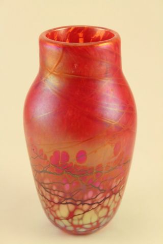 Vtg Elaine Hyde Studio Art Glass Iridescent Red Threaded Miniature Vase Signed 7