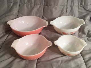 Set Of 4 Vintage Pyrex Mixing Bowls 441,  442,  443,  And 444 White And Pink Euc