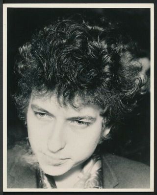 Awesome Vintage Photo Bob Dylan Counterculture Star Cigarette Smoke Up - Close