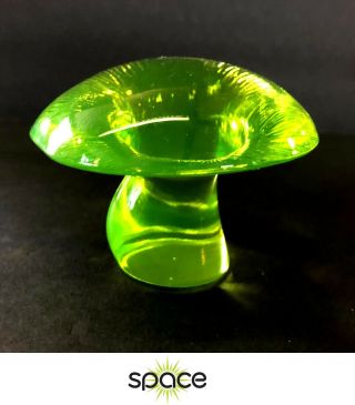 Vintage Viking Glass Mushroom Yellow Green Vaseline Glass Uv Mid - Century Nr