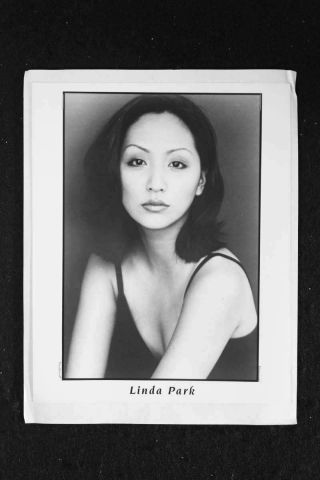 Linda Park - 8x10 Headshot Photo W/ Resume - Star Trek - Enterprise