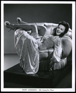 Hollywood Starlet Mary Anderson Kitten Heels Leggy Pin - Up Pose Photograph 1940s
