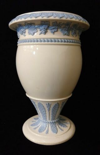 Wedgwood Of Etruria Lavender On Cream Grapevine & Acanthus Vase