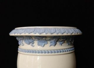 Wedgwood of Etruria Lavender on Cream Grapevine & Acanthus Vase 5
