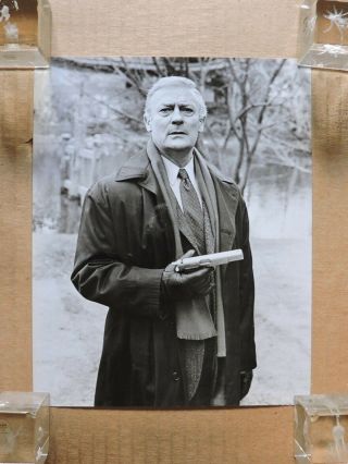 Edward Woodward With His Gun Tv Portrait Photo 1987 The Equalizer