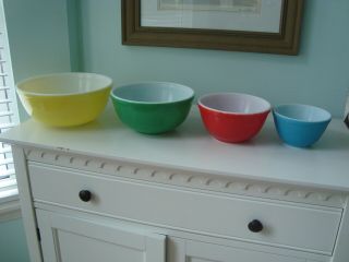 Vintage Pyrex Primary Colors Red Yellow Green Blue Nesting Mixing Bowl Set 4