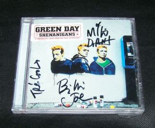 Green Day Tre Cool,  Billy Joe And Mike Dirnt Autographs Cd Shenanigans