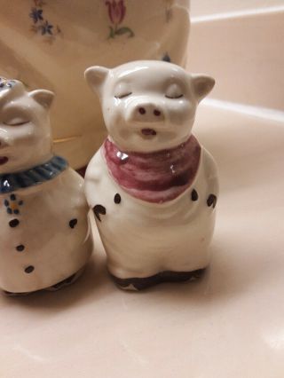 VINTAGE SHAWNEE SMILEY PIG COOKIE JAR WITH SALT AND PEPPER SHAKERS YELLOW. 7