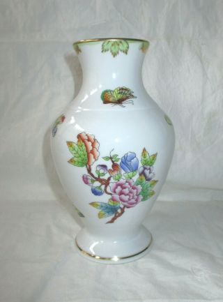 Herend Hungary " Queen Victoria " 6.  5 - Inch Porcelain Vase,  Green Border,  Gold Trim