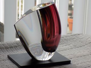 Kosta Boda Mirage 6 - 1/8 " Vase Goran Warff Scandanavian Art Glass Red/gray