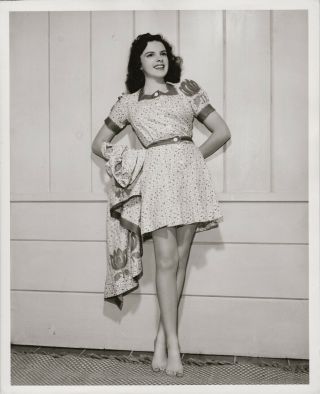 Judy Garland Models A Casual Outfit 1941 Portrait.  Bare Feet Dw