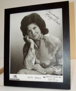 Country Music Autograph Kitty Wells Signed And Framed Photo