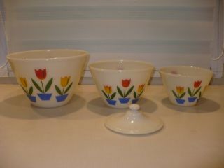 3 Vintage Fire King 1940`s Ivory Tulip Glass Nesting Mixing Bowl Set With 1 Lid