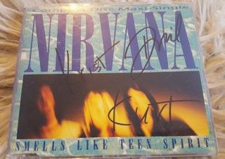 Nirvana signed Album by Kurt Cobain,  Dave Grohl and Krist Novoselic 2