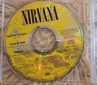Nirvana signed Album by Kurt Cobain,  Dave Grohl and Krist Novoselic 3