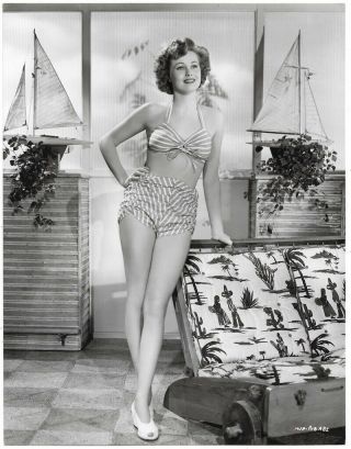 Starlet Jane Harker Leggy Cheesecake Pin - Up Vintage Love & Learn 1947 Photograph