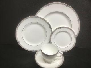 Wedgwood Amherst Four 5 Piece Place Settings Pristine Fine China England