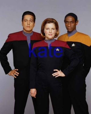 Kate Mulgrew 96,  8x10 Photo,  Closeup,  Star Trek Voyager,  Mrs Columbo