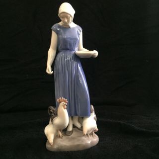 B&g Bing & Grondahl Porcelain Lady Feeding Chickens (poultry Lady) Figurine 2220