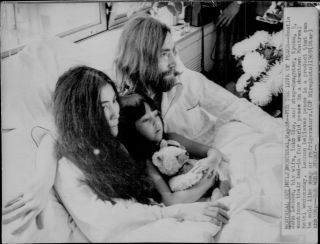 The Beatles / John Lennon & Yoko Ono / Vintage 1969 Press Photo