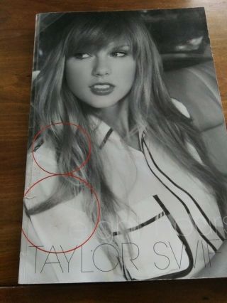 Taylor Swift " 8 Hours " Rare Collectible Photo Book By Sony Celebrity Country Mu