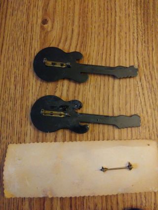 The Beatles set of ‘Brooch Pin’ 1964 USA in good aged 5