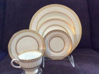 Wedgwood Gold Colonnade Bone China Five Piece Place Setting W4339