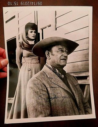 John Wayne " The Duke " Autographed 8 X 10 Photograph With Bv $300